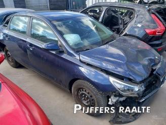Salvage car Hyundai I-30 i30 Wagon (PDEF5), Combi, 2017 1.4 CVVT 16V 2019/4