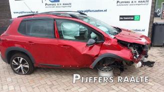 Coche siniestrado Peugeot 2008 2008 (CU), MPV, 2013 / 2019 1.2 12V e-THP PureTech 110 2018/2