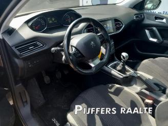 Peugeot 308 308 SW (L4/L9/LC/LJ/LR), Combi 5-drs, 2014 / 2021 1.2 12V e-THP PureTech 130 picture 12