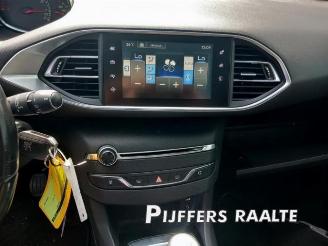 Peugeot 308 308 SW (L4/L9/LC/LJ/LR), Combi 5-drs, 2014 / 2021 1.2 12V e-THP PureTech 130 picture 13