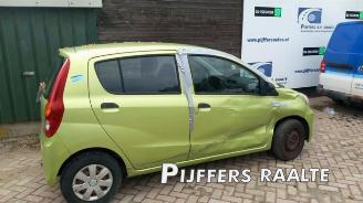 Coche siniestrado Daihatsu Cuore Cuore (L251/271/276), Hatchback, 2003 1.0 12V DVVT 2010/5