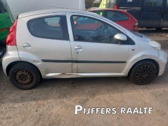 Coche siniestrado Peugeot 107 107, Hatchback, 2005 / 2014 1.0 12V 2011/6