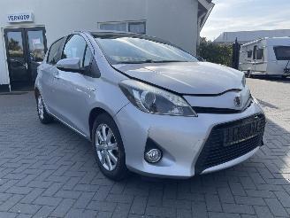 Damaged car Toyota Yaris 1.5 Full Hybrid Aspiration toyota onderhouden prachtig!!! 2014/1