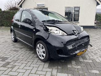 Damaged car Peugeot 107 1.0-12V XS N.A.P NL AUTO 5.DRS AIRCO 2011/10