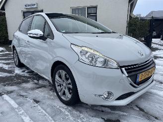 skadebil auto Peugeot 208 1.2 e-VTi Oxygo AUTOMAAT N.A.P PRACHTIG!!! 2014/1