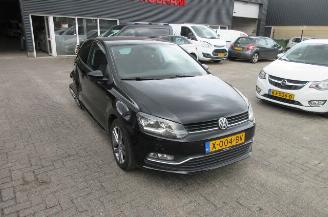 uszkodzony samochody osobowe Volkswagen Polo 1.0 COMFORTLINE CLIMAT 2015/10