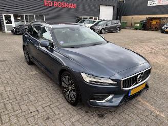 Damaged car Volvo V-60 2.0 B3 Inscription automaat 2021/11