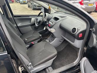 Toyota Aygo 1.0 12v 5-drs airco picture 6