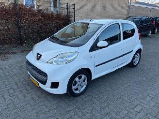 Peugeot 107 1.0 12v XS 5-drs Airco Nap picture 4