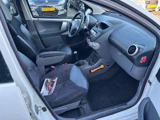 Peugeot 107 1.0 12v XS 5-drs Airco Nap picture 8