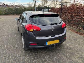 Voiture accidenté Kia Cee d 1.6 GDI Super Pack 135pk 2012/7