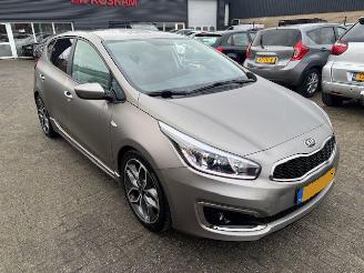 Schadeauto Kia Cee d 1.6 GDI First Edition NAP 2017/1