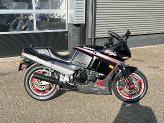 Kawasaki GPX 600 R  picture 2