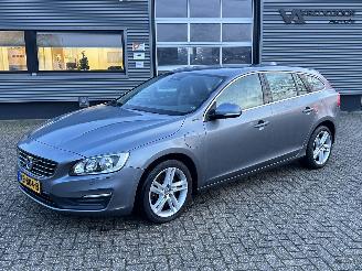 Unfallwagen Volvo V-60 2.4 D5 Twin Engine Lease Hydrid automaat 2016/11