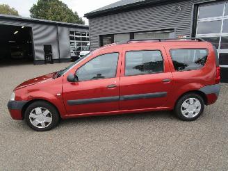 Dacia Logan MCV 1.6-16V Laureate picture 2
