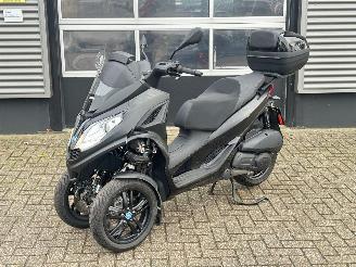 damaged motor cycles Piaggio MP3 300 HPE 2024/10