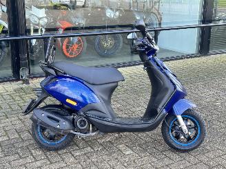 Piaggio  Zip 50 4T picture 2