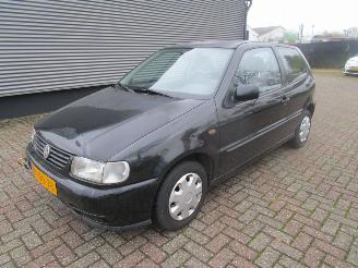 krockskadad bil auto Volkswagen Polo 1.6 automaat 1999/6