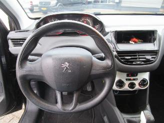 Peugeot 208 1.0 VTI Like 5drs picture 12