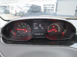 Peugeot 208 1.0 VTI Like 5drs picture 13