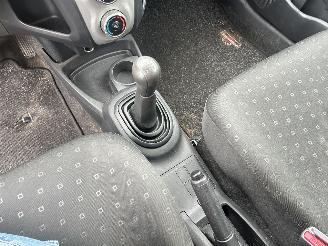 Toyota Yaris 1.0 VVTi + picture 15