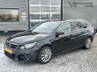 Coche accidentado Peugeot 308 SW 1.2 PureTech Blue Lease Premium 2020/1