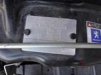 Peugeot Boxer 333 2.2 BlueHDi 165 L3H2 Premium 3 zits navi airco camera 2500 kg trekhaakgewicht picture 30