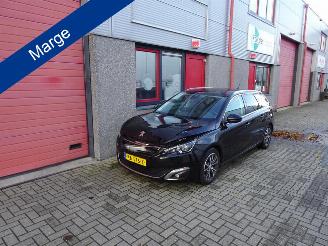 Schadeauto Peugeot 308 SW 1.2 PureTech Blue Lease Premium let op nieuwe motor !!!!!!! 2016/10