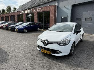 skadebil auto Renault Clio 0.9 TCe ECO Night&Day Hatchback 5-dr. 2014/9