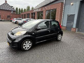 Peugeot 107 1.0-12V Urban Move AIRCO Hatchback 5-dr. picture 2