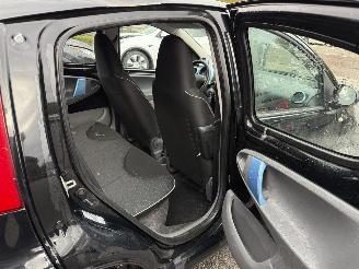 Peugeot 107 1.0-12V Urban Move AIRCO Hatchback 5-dr. picture 13