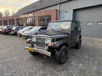 skadebil auto Jeep Wrangler 2.5i Hardtop (Terreinwagen 2-dr.) 1992/10
