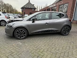 Renault Clio 0.9 TCe Authentique  Hatchback 5-dr. picture 3