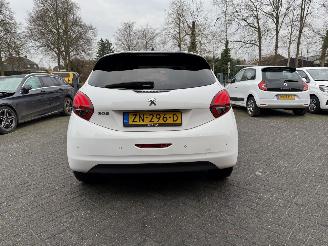 Peugeot 208 1.2 PureTech Signature NAVIGATIE picture 4