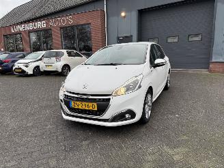 Schadeauto Peugeot 208 1.2 PureTech Signature NAVIGATIE 2019/6