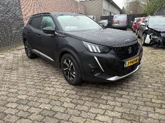 Schadeauto Peugeot 2008 1.2 PureTech GT-Line AUTOMAAT  (SUV 5-dr.) 2020/9