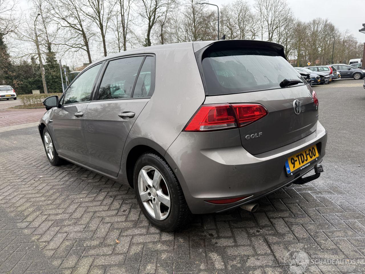 Volkswagen Golf 1.6 TDI Highline BlueMotion
