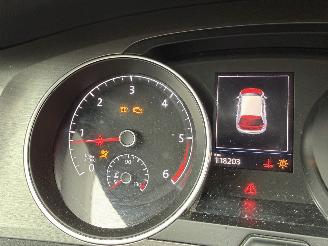 Volkswagen Golf 1.6 TDI Highline BlueMotion picture 8