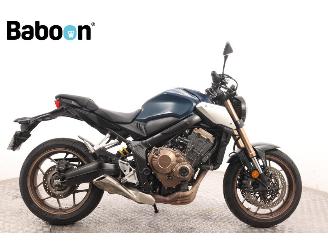 krockskadad bil motor Honda CB 650 R 2020/6