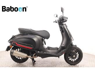 skadebil bromfiets Vespa  Sprint 45KM 2021/7