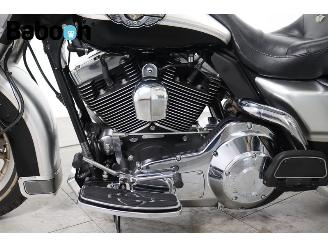 Harley-Davidson  FLHTCUI Ultra Glide Classic 100Th Anniversary picture 21