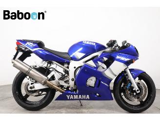uszkodzony motocykle Yamaha  YZF-R6 2000/2