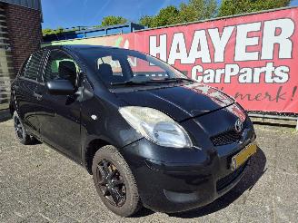 krockskadad bil auto Toyota Yaris 1.0 vvti acces AIRCO 2011/1