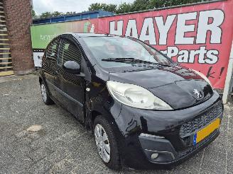 Vaurioauto  passenger cars Peugeot 107 1.0 active airco 2012/3