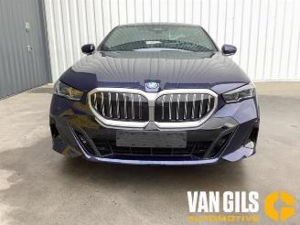 Dezmembrări autoturisme BMW 5-serie 5 serie (G60), Sedan, 2023 530e 2.0 TwinPower Turbo 16V 2024/5