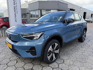 krockskadad bil auto Volvo XC40 Recharge Core 70 kWh 2023/1