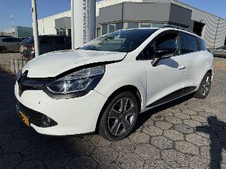 damaged passenger cars Renault Clio Estate 0.9 TCe Night&Day 2015/8