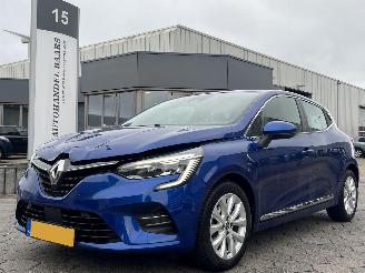 Vaurioauto  passenger cars Renault Clio 1.0 TCe Intens 2020/5