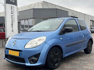 Vaurioauto  passenger cars Renault Twingo 1.2-16V Collection 2011/11