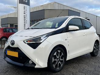 Schadeauto Toyota Aygo 1.0 VVT-i x-play 2021/2